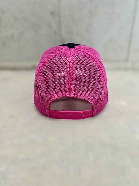 TRUCKER CAP BLACK / PINK