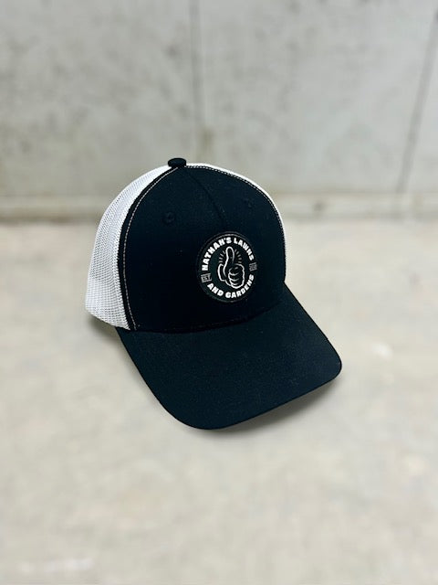 TRUCKER CAP BLACK / WHITE